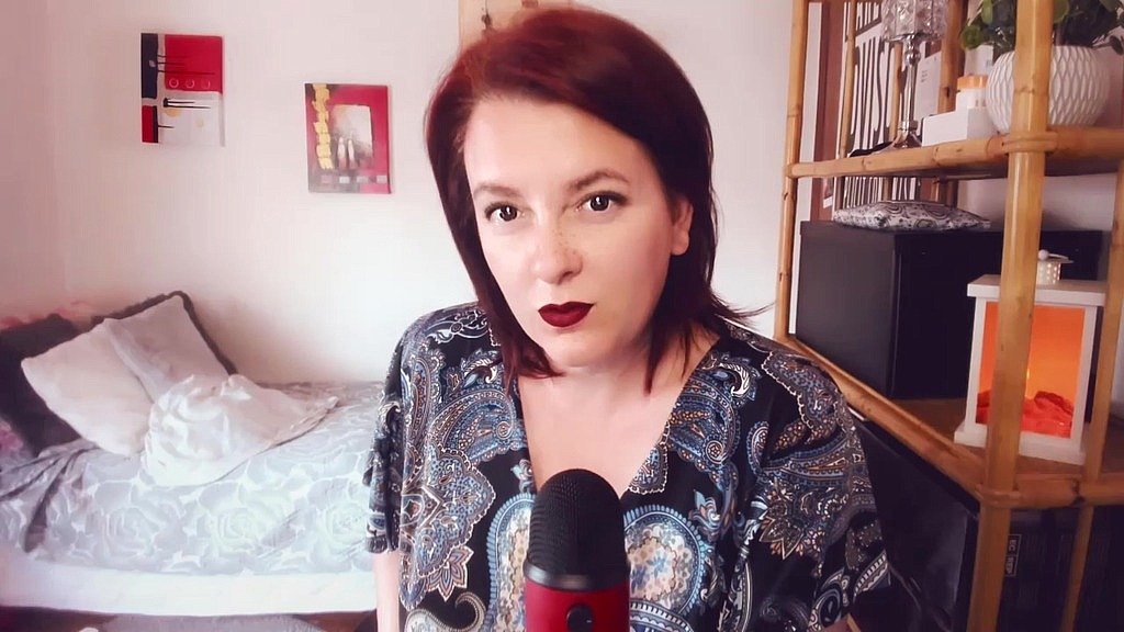 Italian Temptress Commands Your Attention