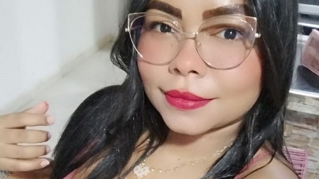 ItalyAdams: Beyond the Cams Gaze ItalyAdams: Beyond the Cams Gaze