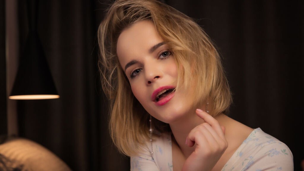 jessicabeverlys cam more than just a pretty pixel