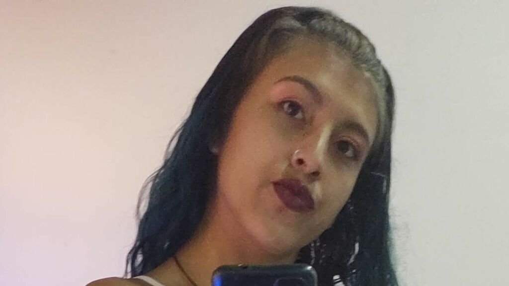 KenyaKoras Cam Cave: Secrets & Smiles