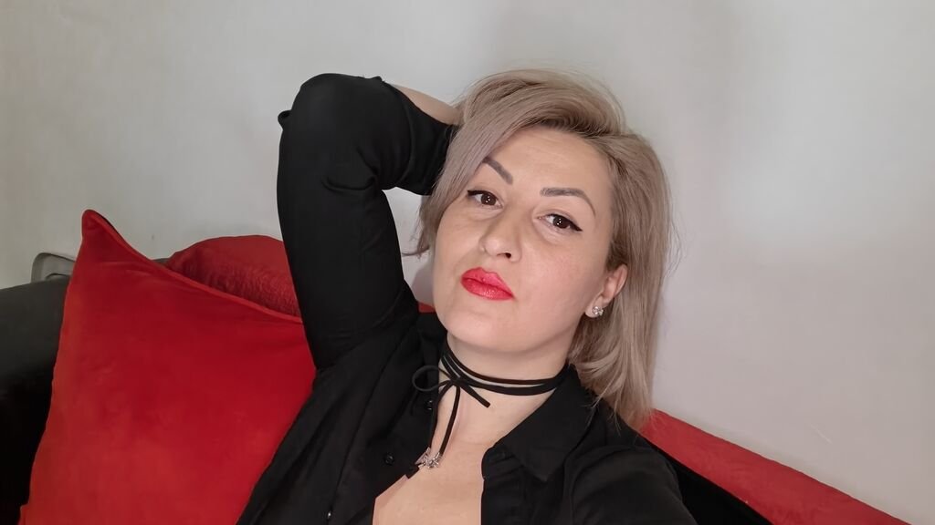 LadyBella’s Amateur Webcam Model Adventures