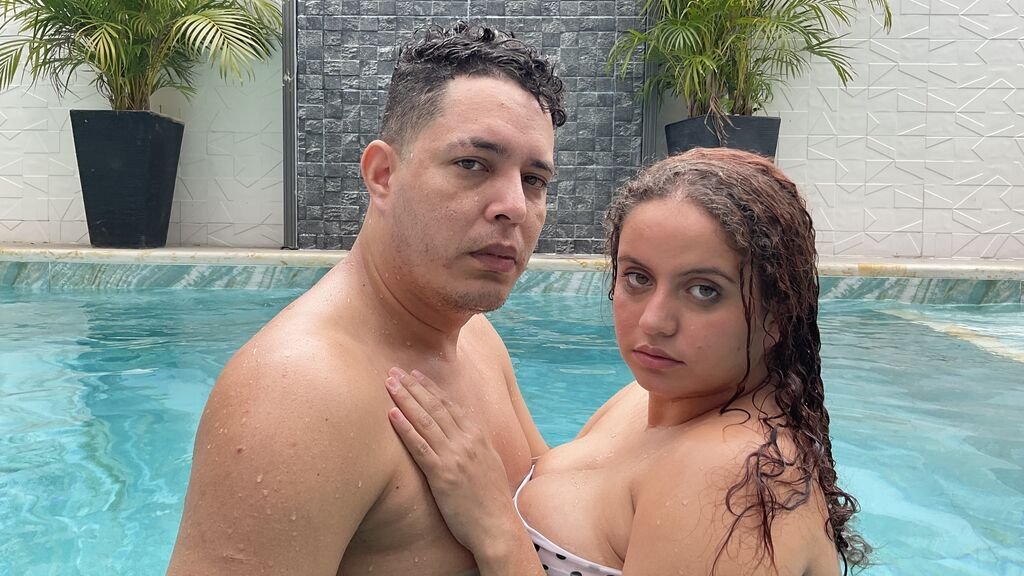 laraanddarius our couch your screen