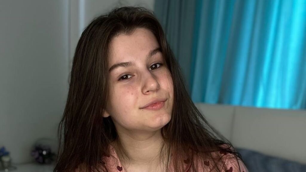 Leila Rhoades: The Amateur Webcam Model Making Waves Leila Rhoades: The Amateur Webcam Model Making Waves