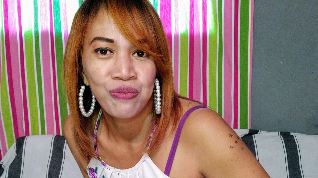 LolaBrookes’ Amateur Webcam Model Adventures