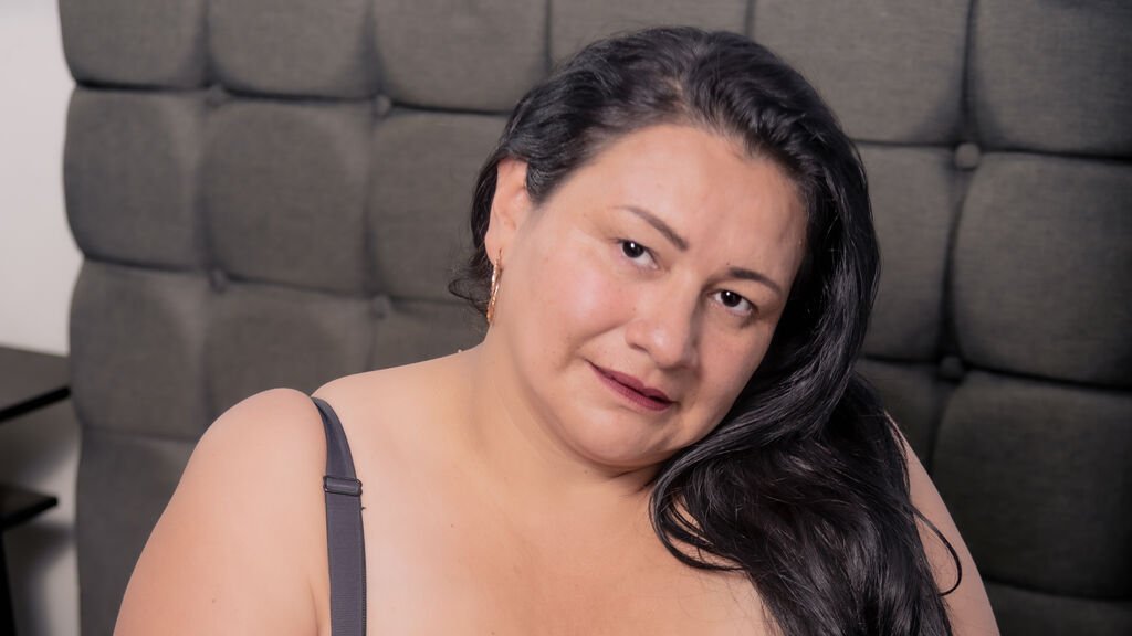 lylidavis the amateur webcam model making waves