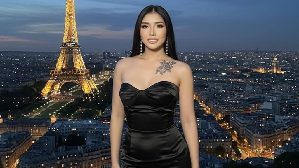 melodyrosses more than a webcam its a vibe