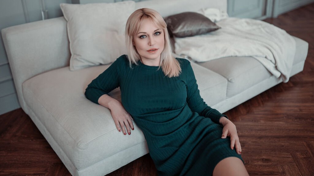 monicabarnes amateur webcam model adventures