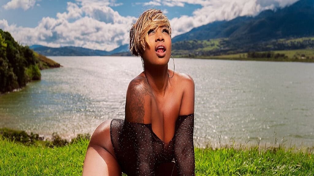 nahiarapalmers pixelated paradise