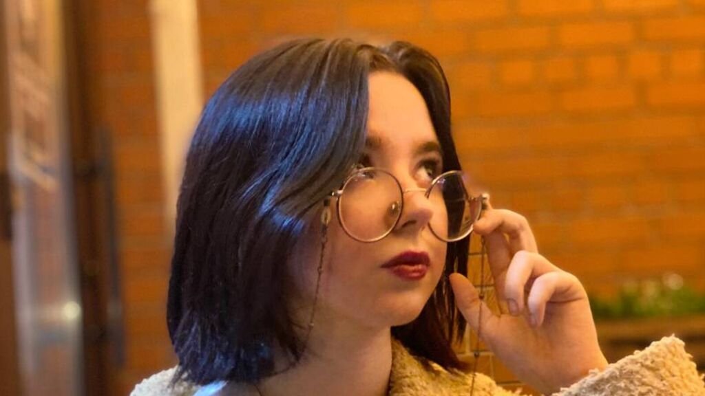 Nora Bauer's Amateur Webcam Model Adventures Nora Bauer’s Amateur Webcam Model Adventures