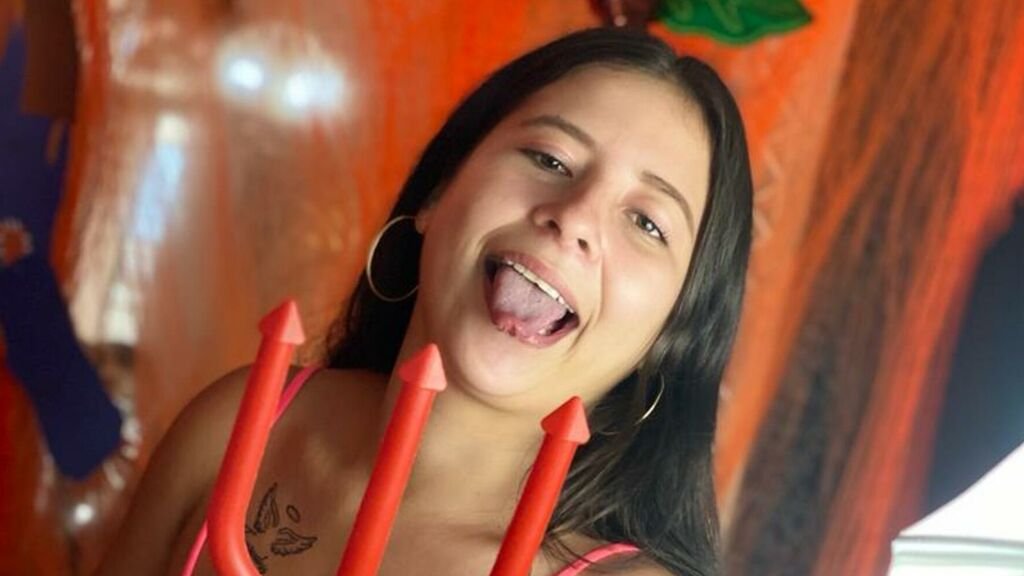 pamela corsons amateur webcam model adventures