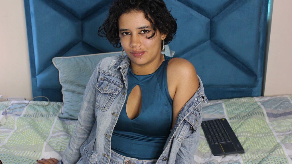 paulette dumonts amateur webcam model adventure