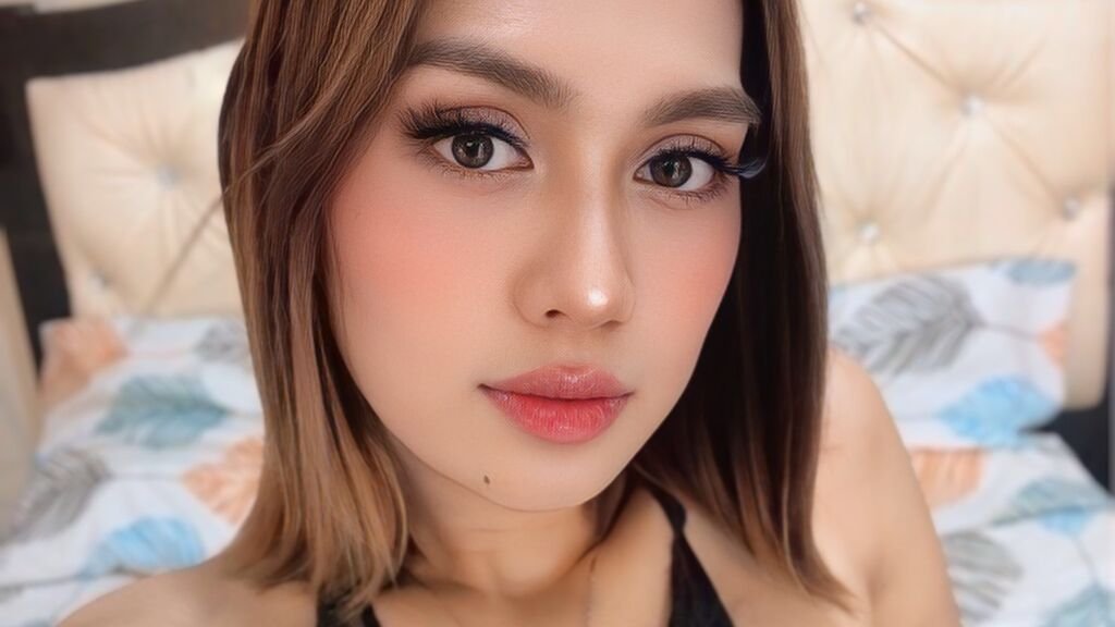 PrescillaGomez: More Than Just a Webcam PrescillaGomez: More Than Just a Webcam