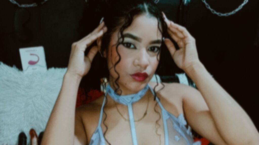 RoxannaDias: Unfiltered & Fierce