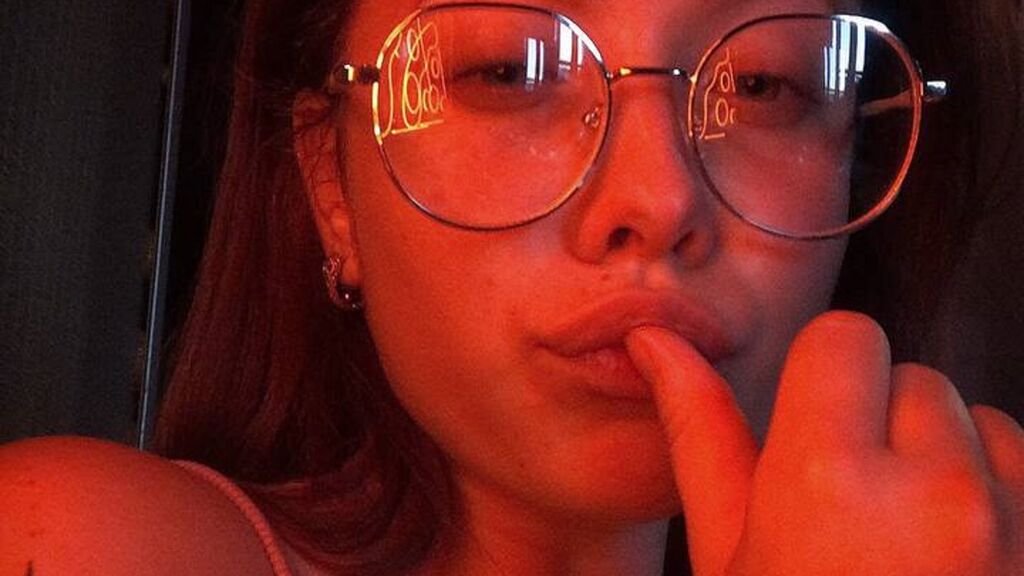 RubyPhoenix’s Amateur Webcam Model Adventures