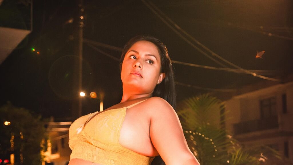 Samantha Lebrikst: The Amateur Webcam Model Taking the World by Storm Samantha Lebrikst: The Amateur Webcam Model Taking the World by Storm