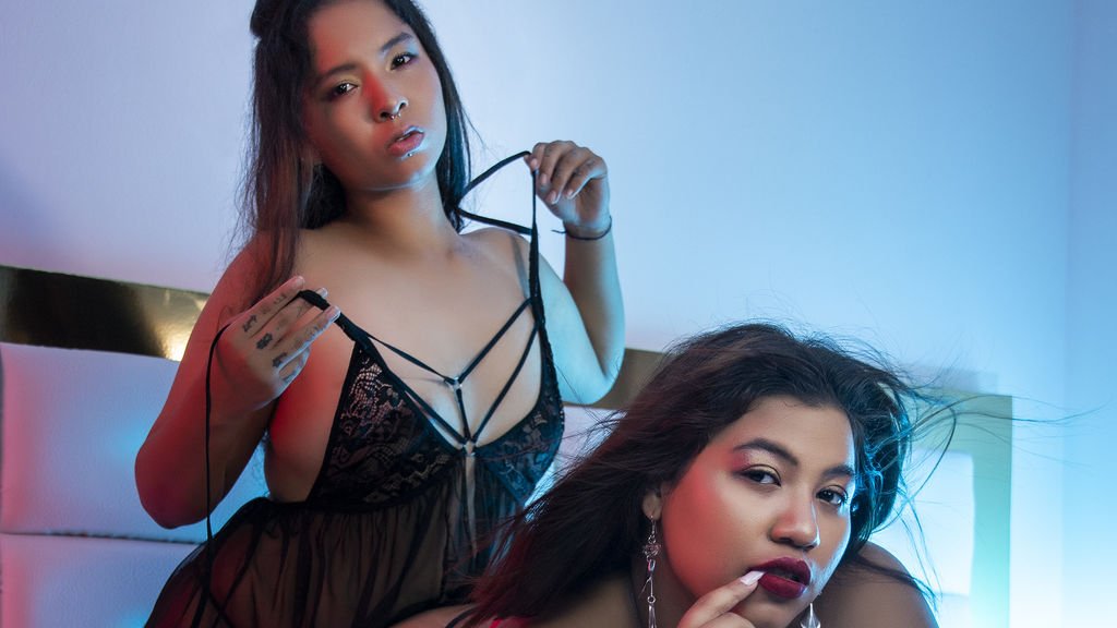 SarahAndNatasha’s Amateur Webcam Model Adventures