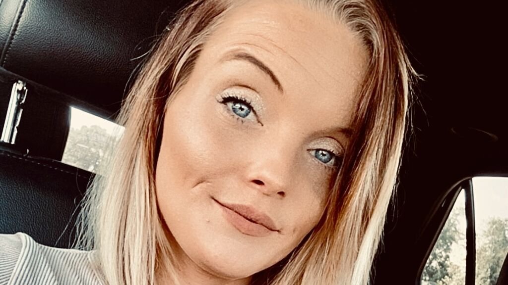 spiceyymamas amateur webcam model adventures