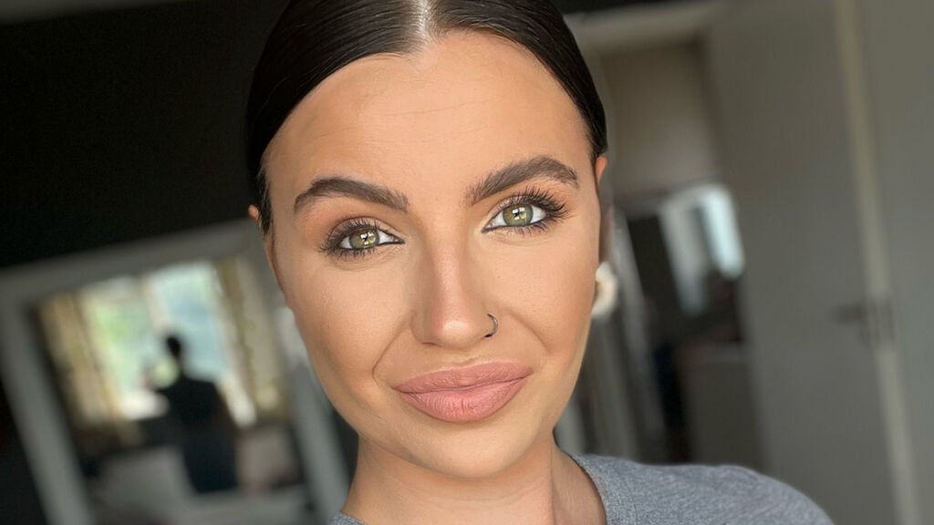 The Amateur Webcam Model with a Moon-Toned Glow