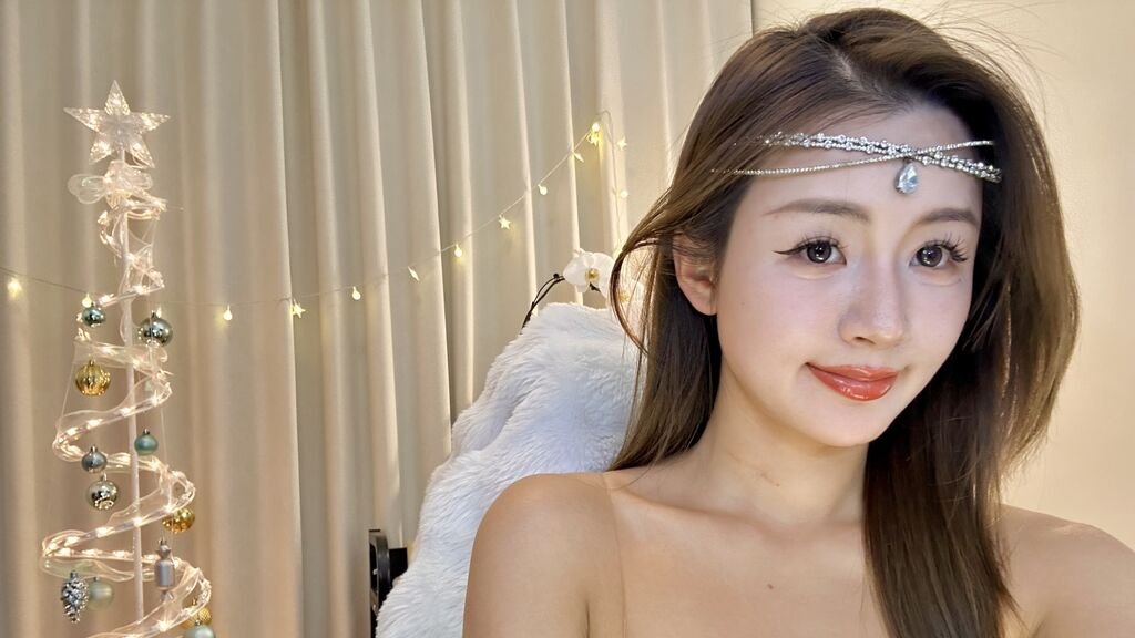 Tianyuanyuanz: Beyond the Cams Glow