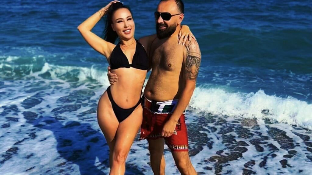 TonyAndJanis Couch Cam Confessions