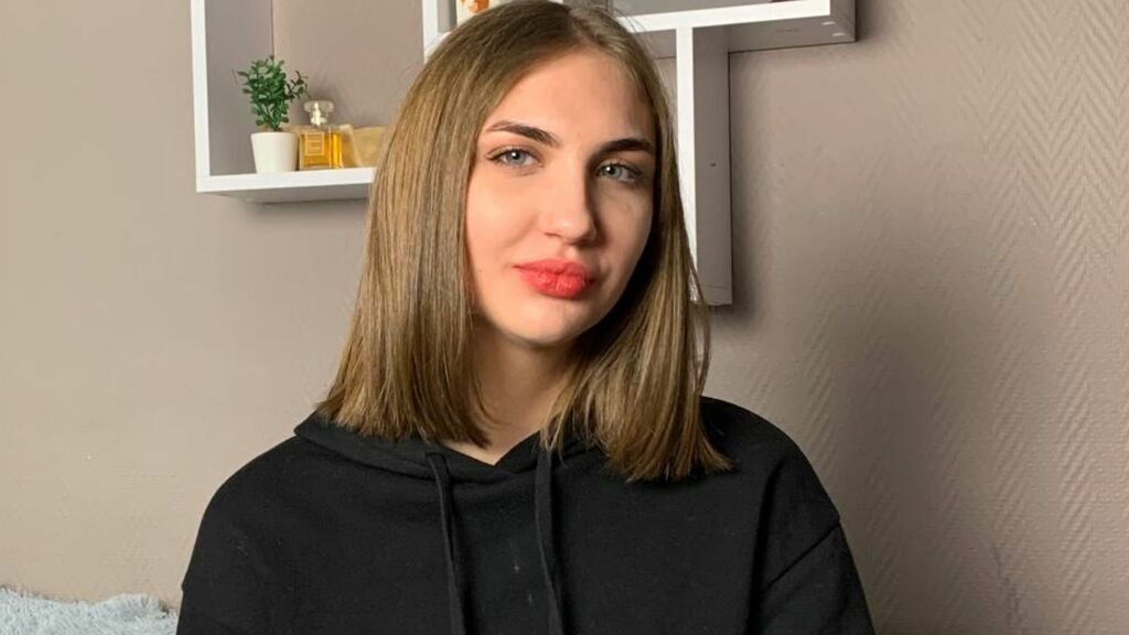 YvetteRizh's Amateur Webcam Model Adventures YvetteRizh’s Amateur Webcam Model Adventures